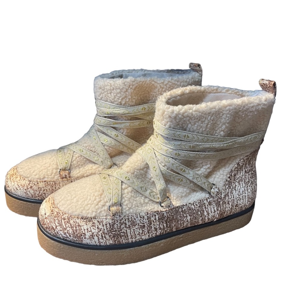 “HP” House of Harlow Sadie Winter Boots NWOT